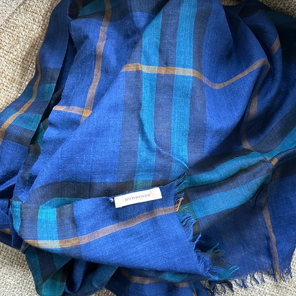 Burberry Accessories - Burberry blue scarf